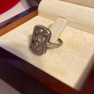 Sterling silver ring with zircon